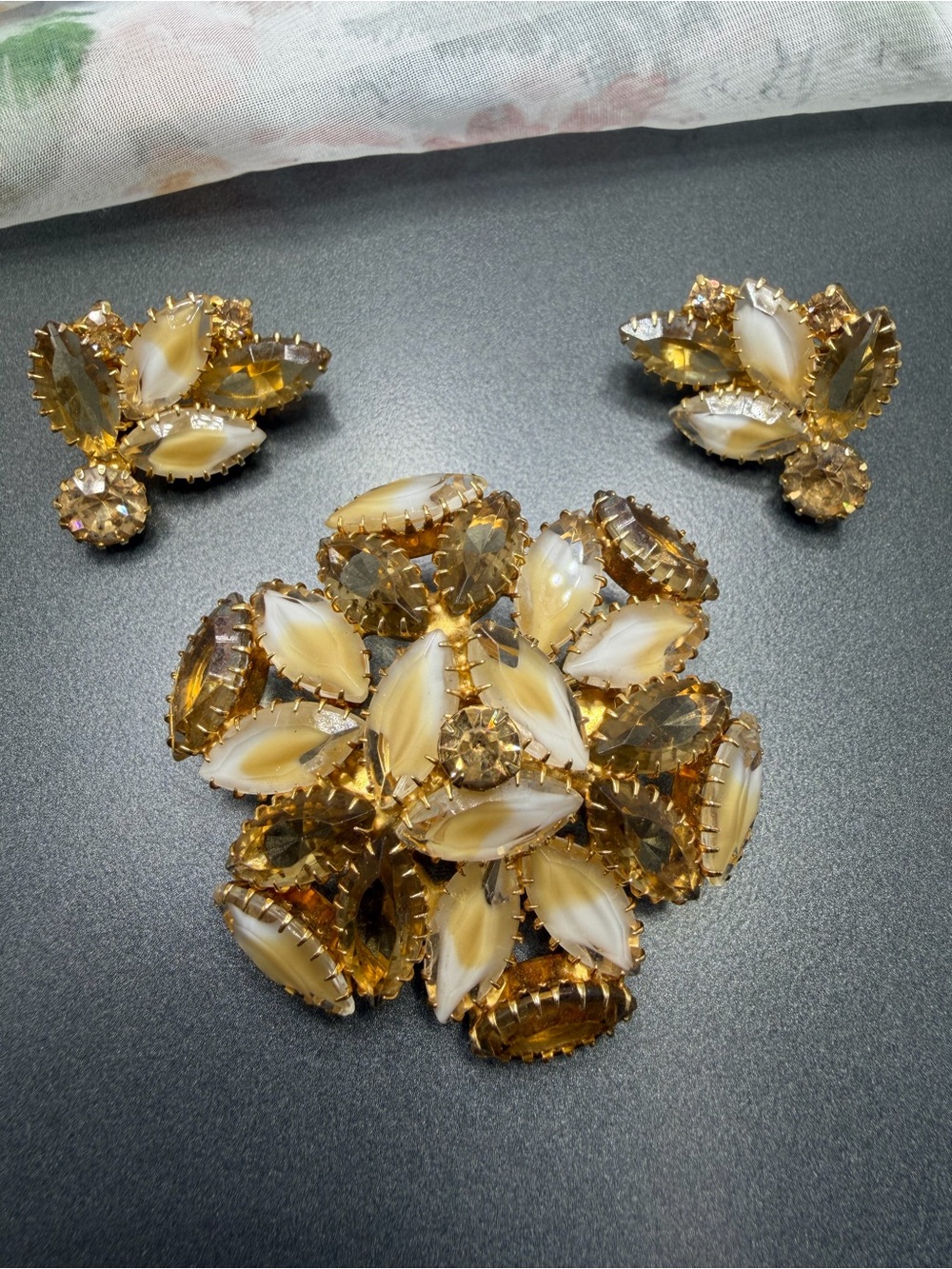 Vintage Juliana Amber Dog toothed Brooch and Clip earrings #41set